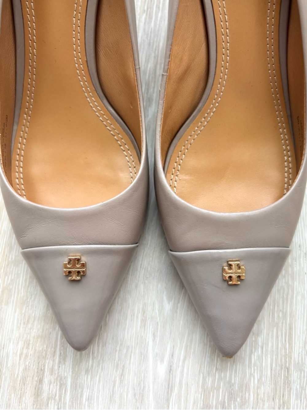 Tory Burch Fairfold 65MM Pointed Toe Pumps in Dust Storm - Size 6.5 - Picture 4 of 10